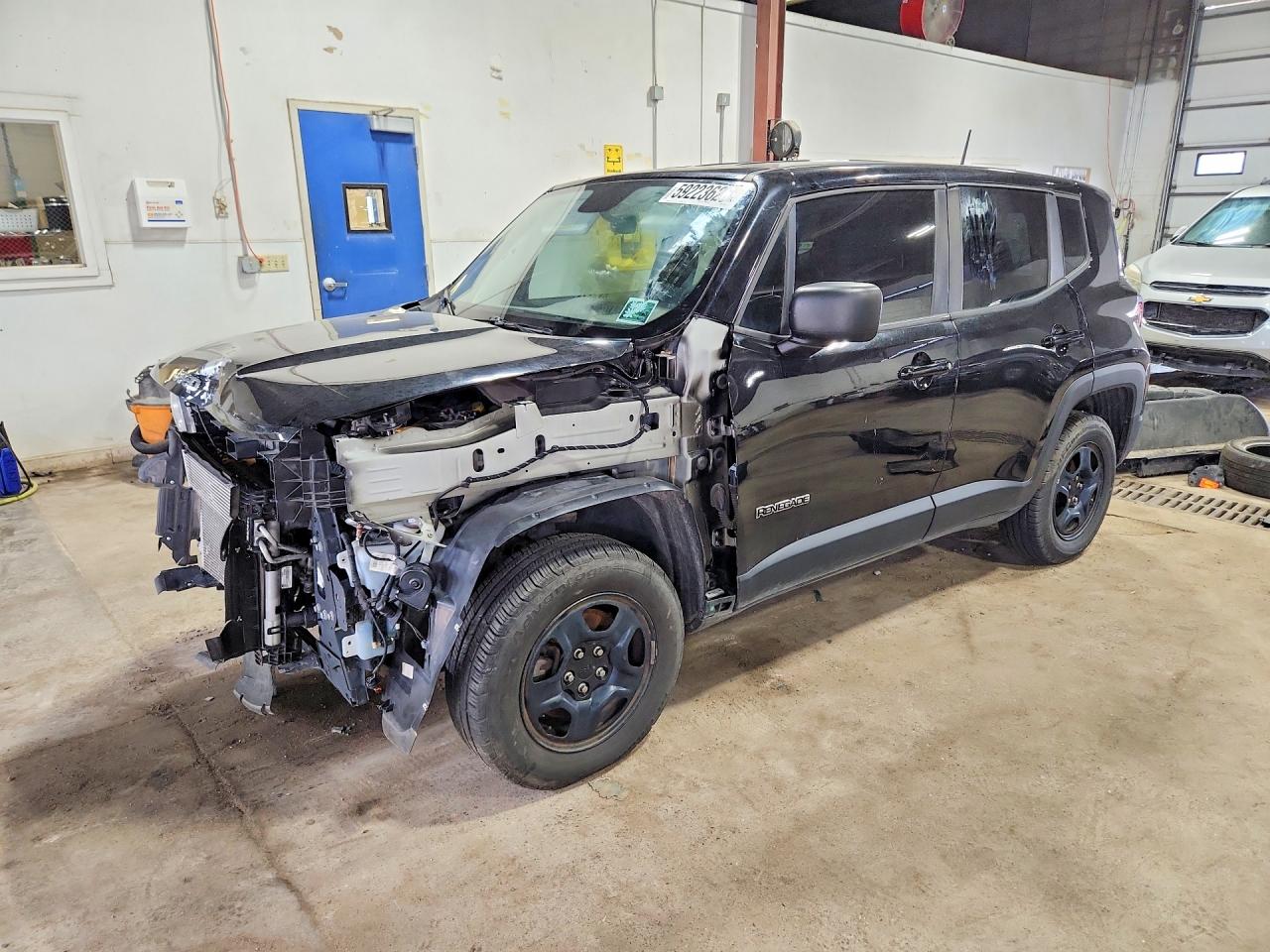 2020 Jeep Renegade Jeepster, VIN ZACNJBAB6LPL25469 — Front end