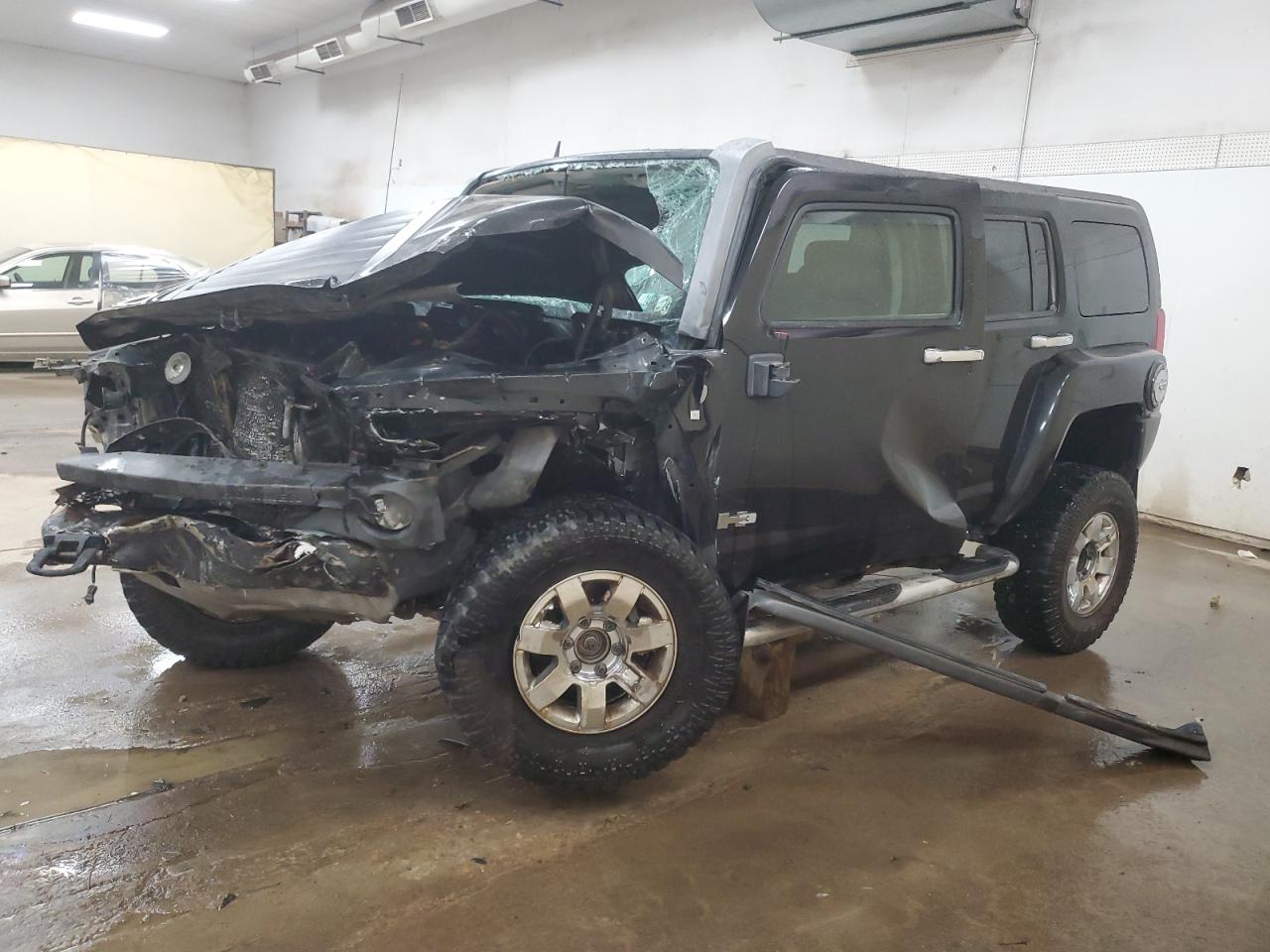 2007 Hummer H3 SUV, VIN 5GTDN13E178136397 — Rollover