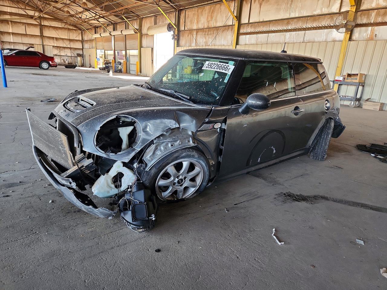 2008 MINI Hardtop S, VIN WMWMF73528TT89358 — Перед