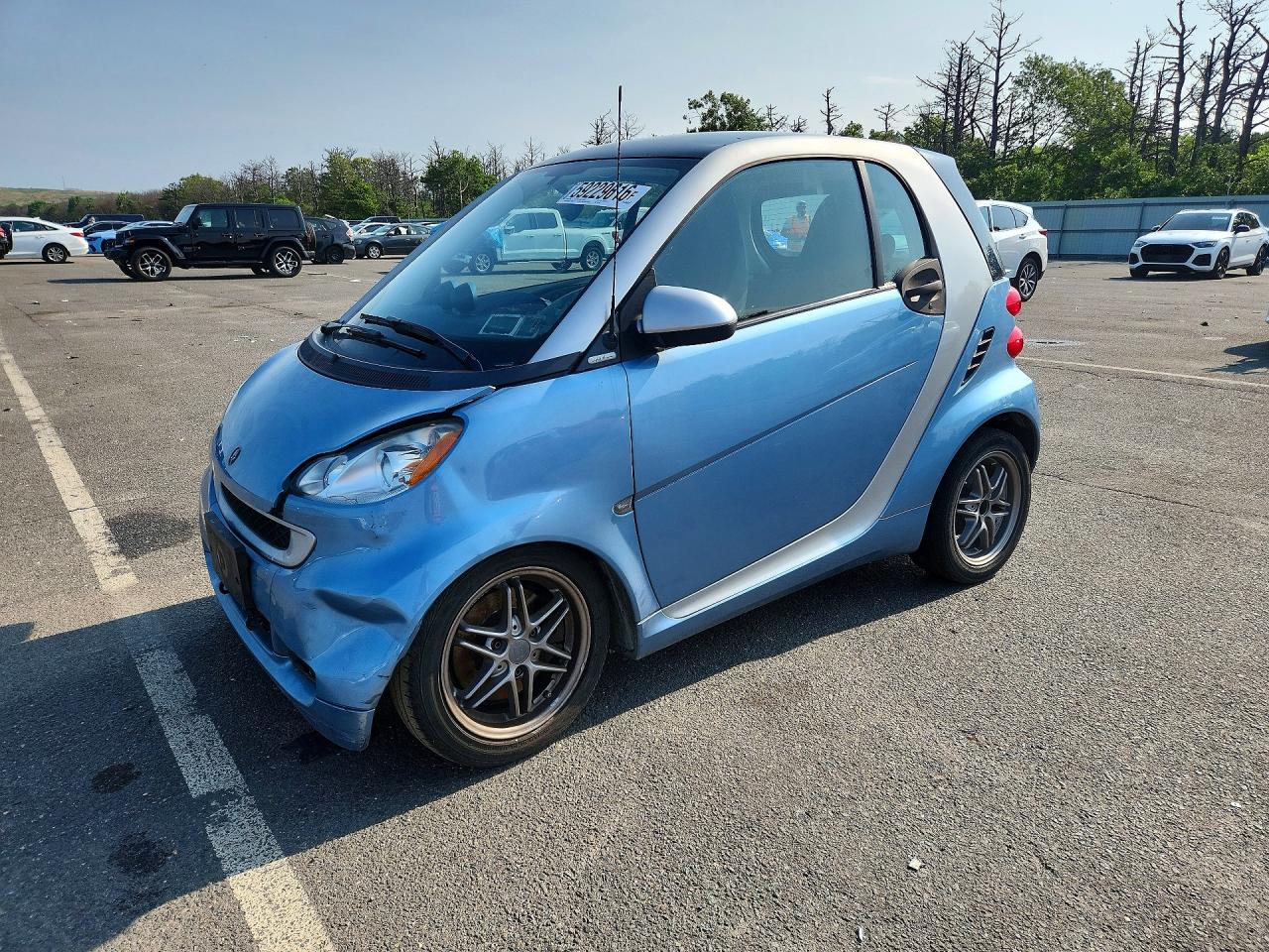 2011 Smart fortwo Pure, VIN WMEEJ3BA6BK430165 — Front end