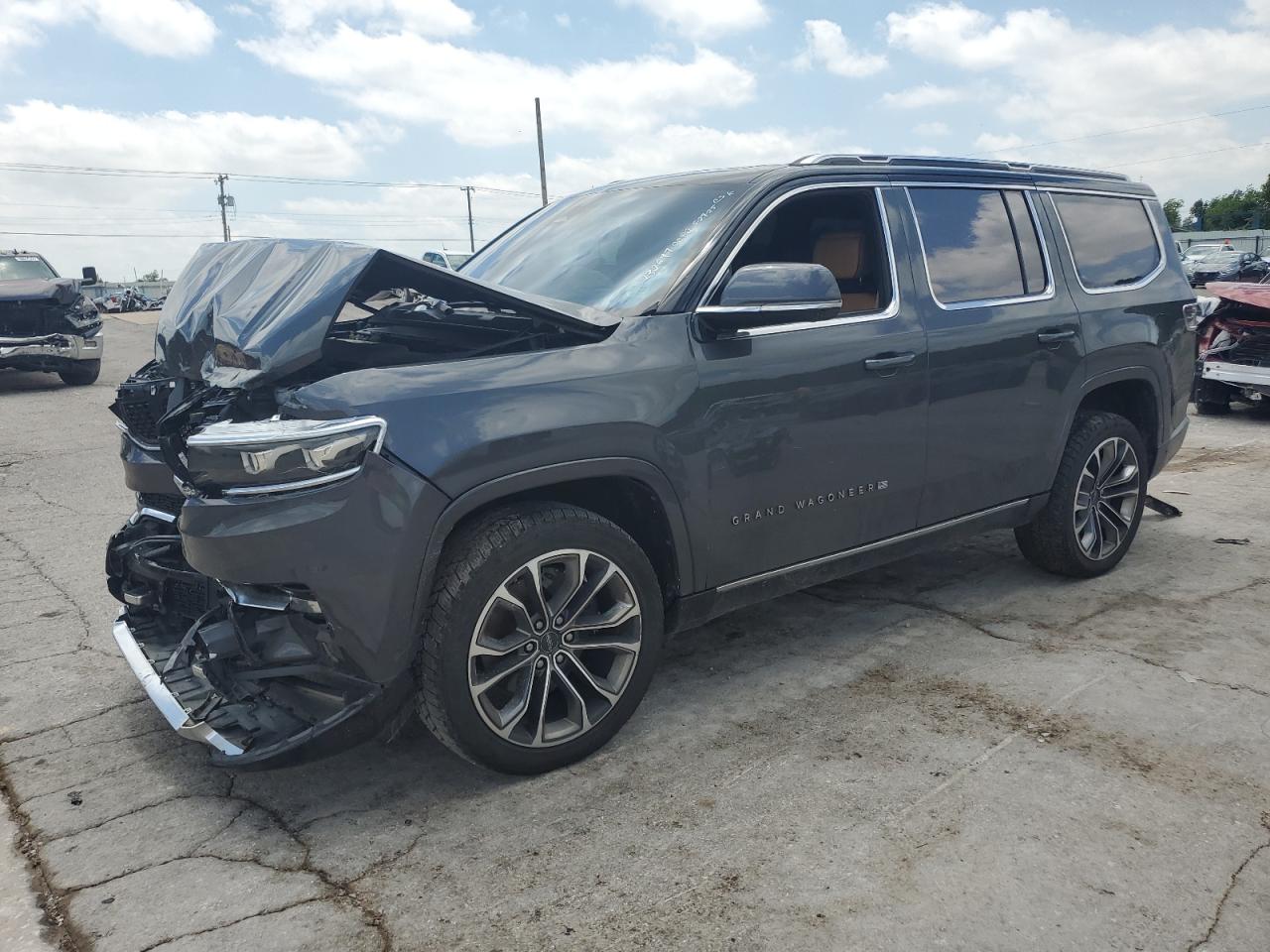 2022 Jeep Grand Wagoneer Series III, VIN 1C4SJVGJ0NS101584 — Перед