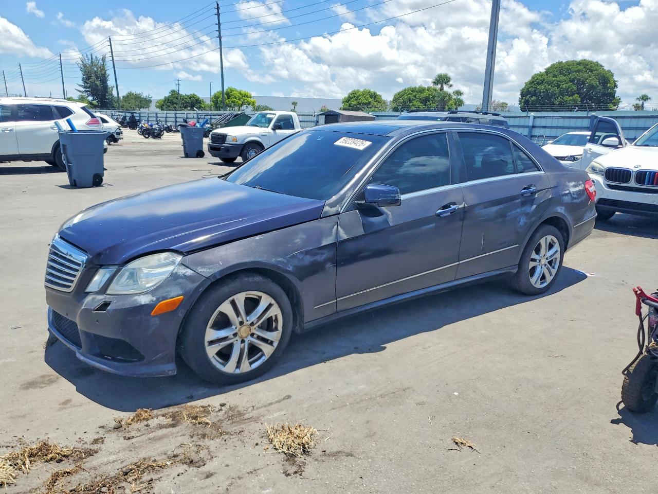 2011 Mercedes-Benz E 350 Luxury, VIN WDDHF8HB2BA355793 — Side