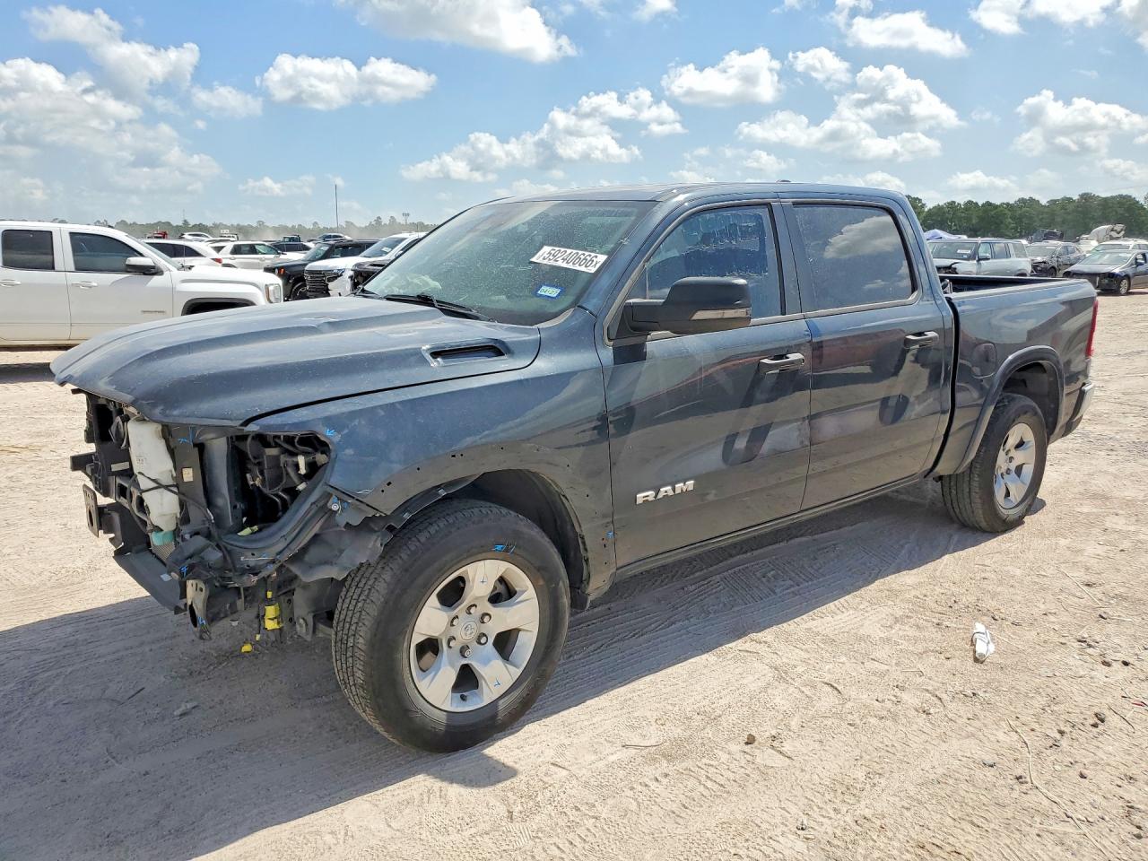 2025 Ram 1500 Big Horn, VIN 1C6RREFP3SN629568 — Перед