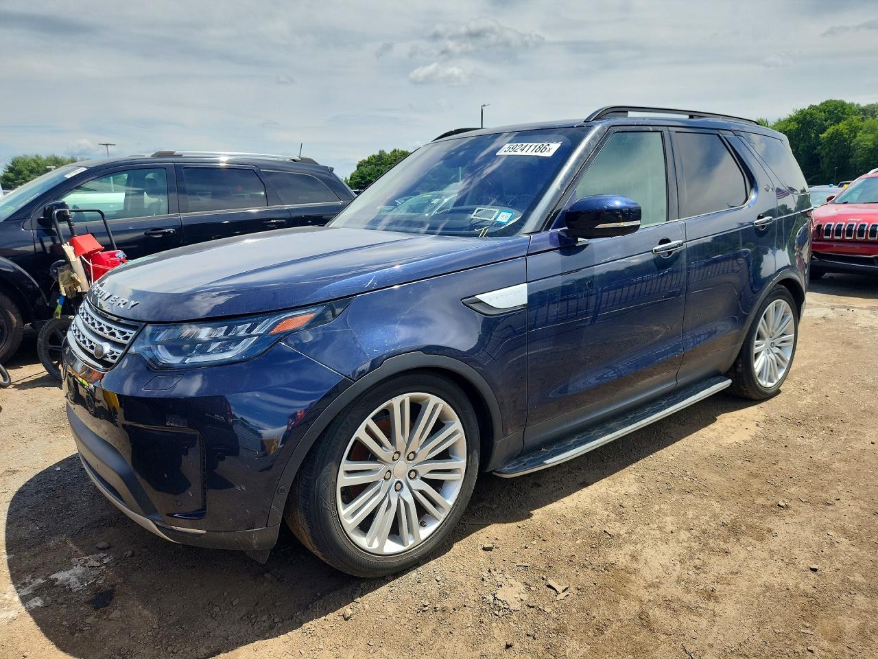 2018 Land Rover Discovery HSE Luxury, VIN SALRT2RK0JA056085 — Minor dents and scratches