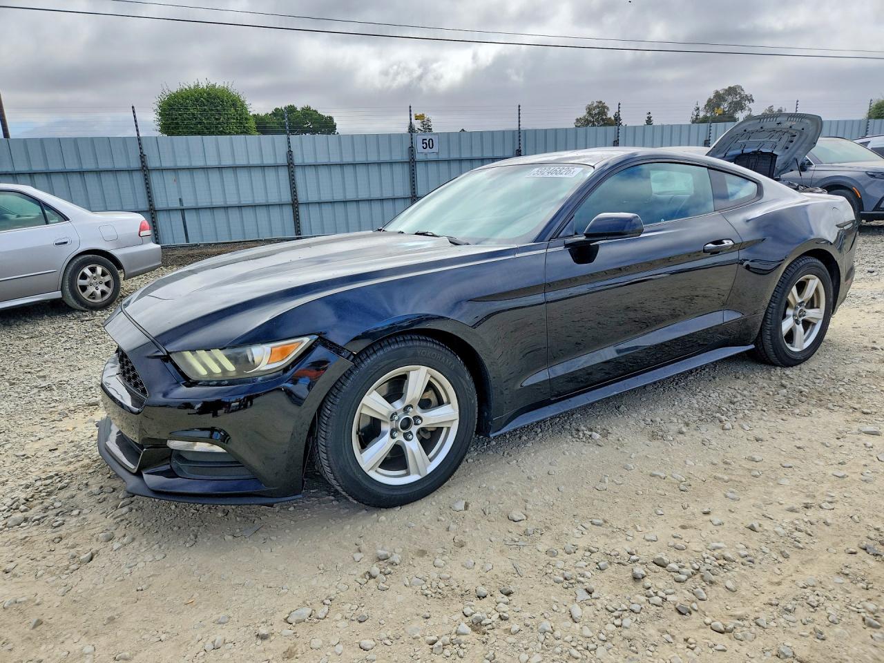 2017 Ford Mustang V6, VIN 1FA6P8AM3H5231162 — Перед