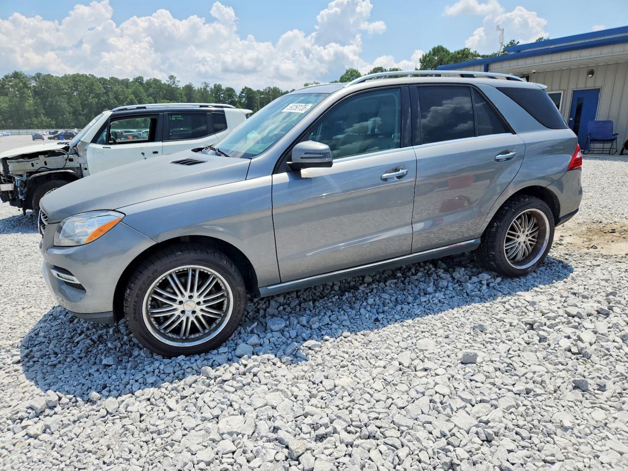 2014 Mercedes-Benz M 350, VIN 4JGDA2EB2EA319899 — Rear end
