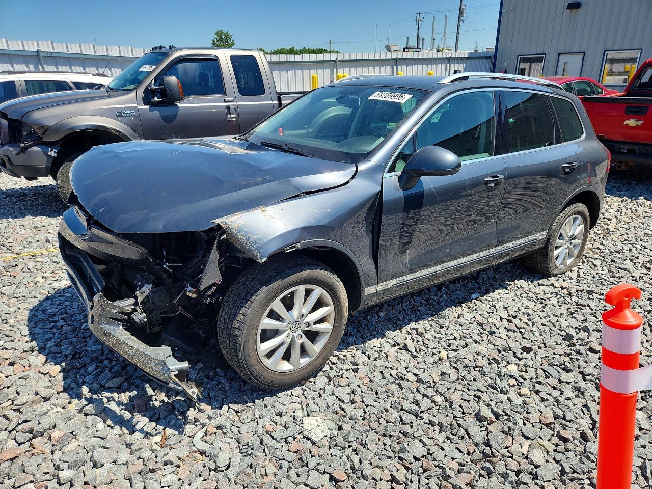 2013 Volkswagen Touareg Sport, VIN WVGEF9BPXDD003680 — Front end