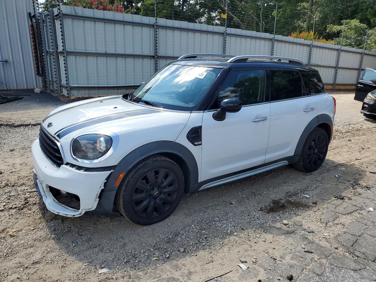 2017 MINI Countryman Cooper, VIN WMZYS7C38H3E06987 — Front end