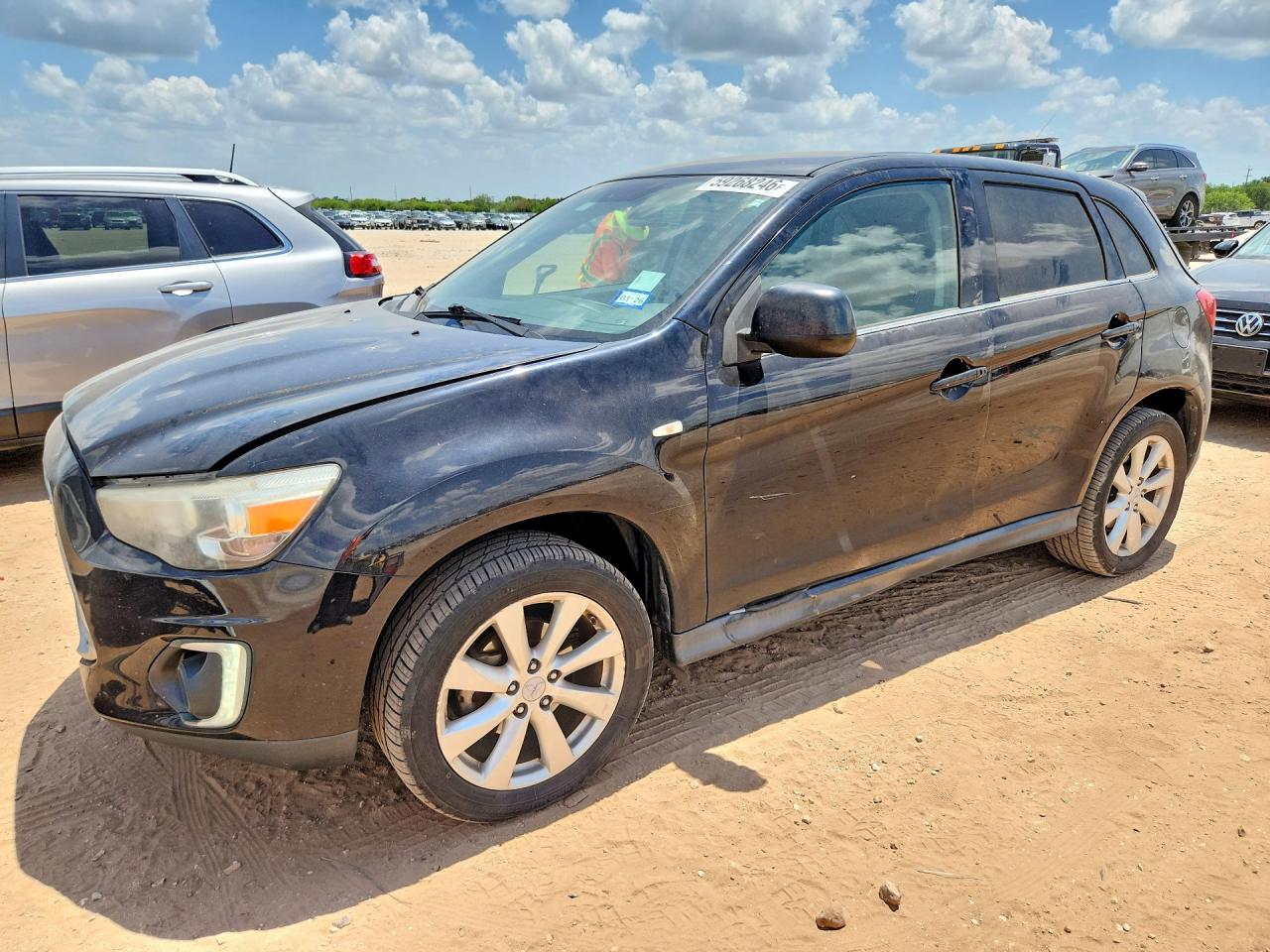 2015 Mitsubishi Outlander SE, VIN 4A4AP4AUXFE019443 — Minor dents and scratches