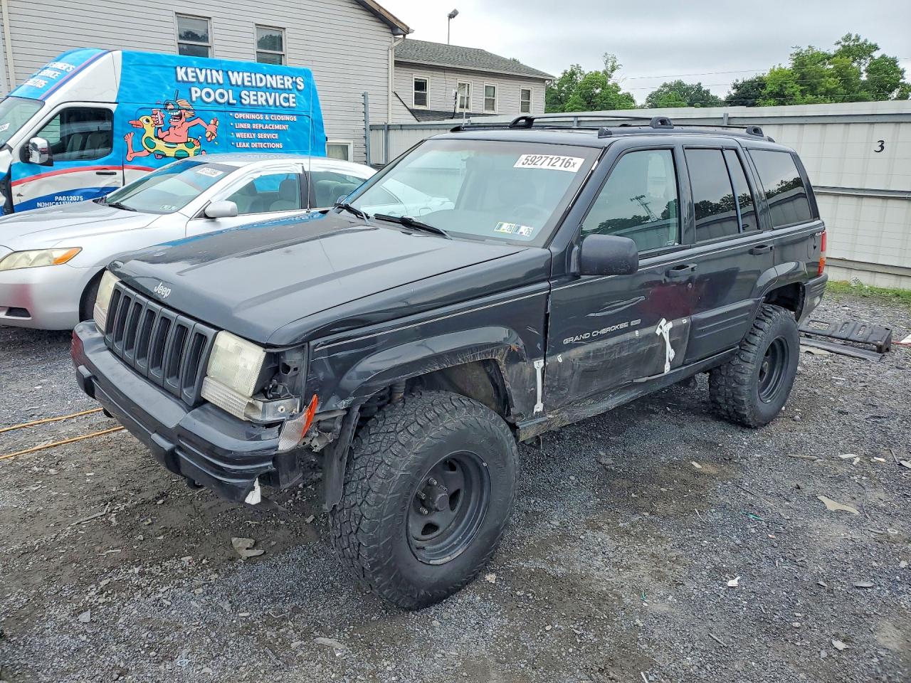 1998 Jeep Grand Cherokee Limited, VIN 1J4GZ78Y5WC154339 — Side