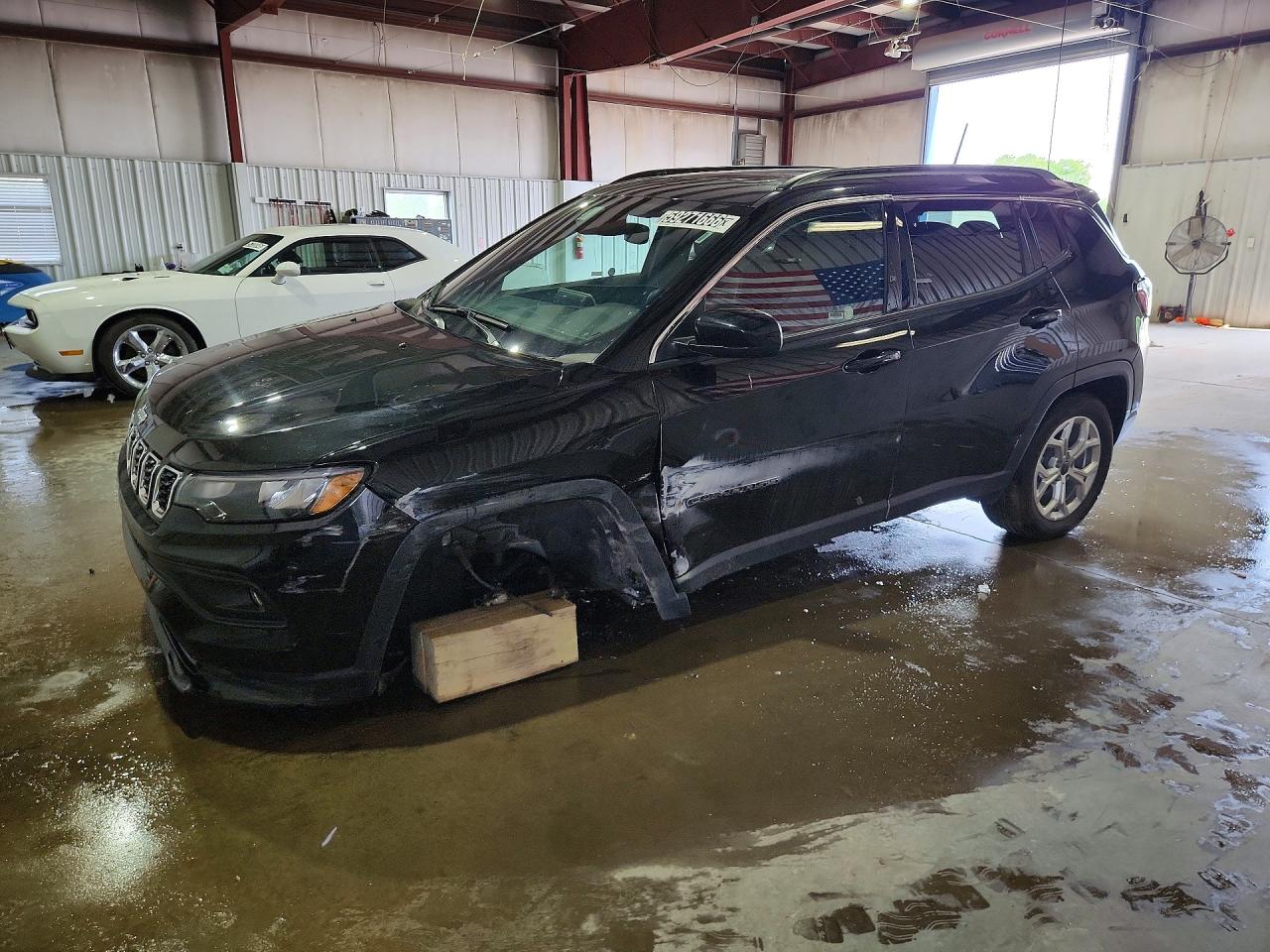 2025 Jeep Compass Latitude, VIN 3C4NJDBN5ST548780 — Front end