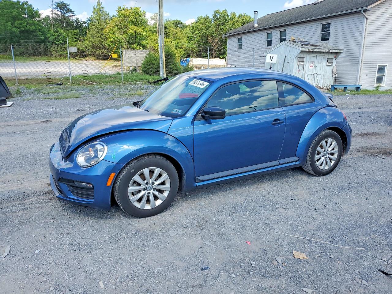 2018 Volkswagen Beetle S, VIN 3VWFD7AT6JM714355 — Перед