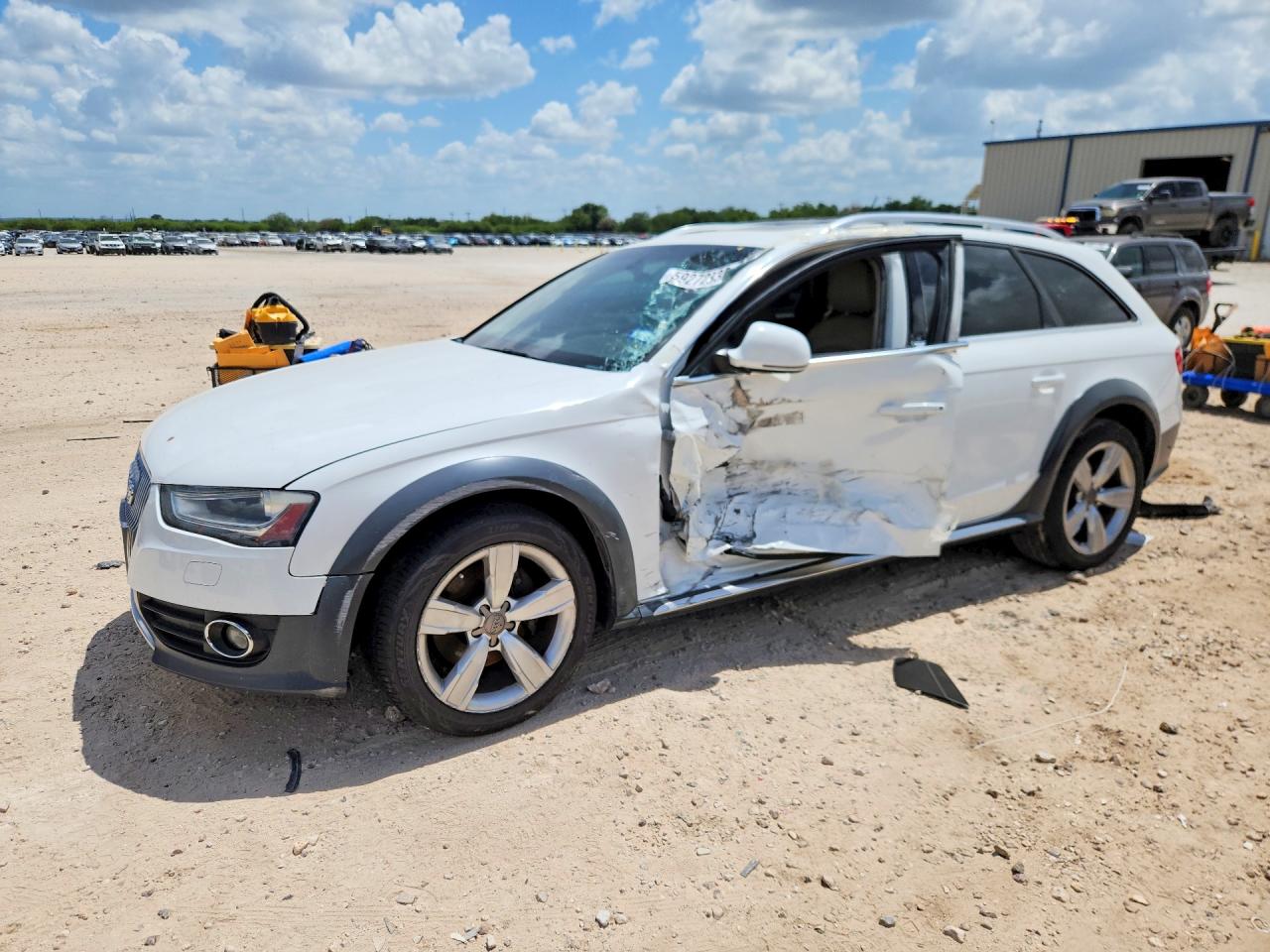 2015 Audi allroad A4 Premium Plus, VIN WA1UFAFL6FA088010 — Side