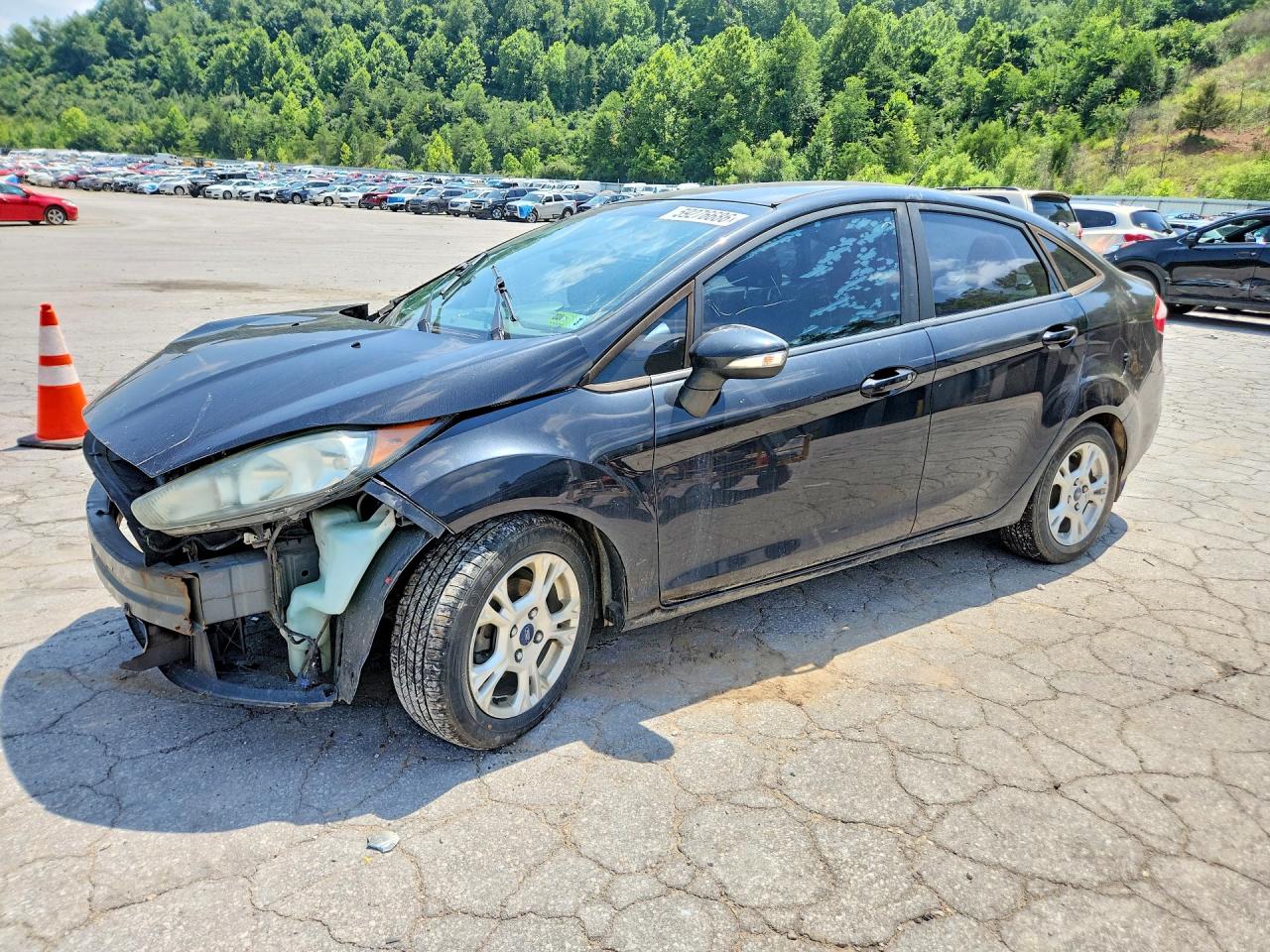 2015 Ford Fiesta SE, VIN 3FADP4BJ5FM161286 — Front end