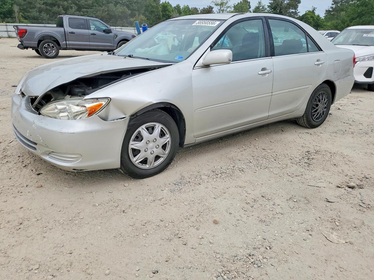 2004 Toyota Camry LE, VIN 4T1BE30K44U916512 — Front end