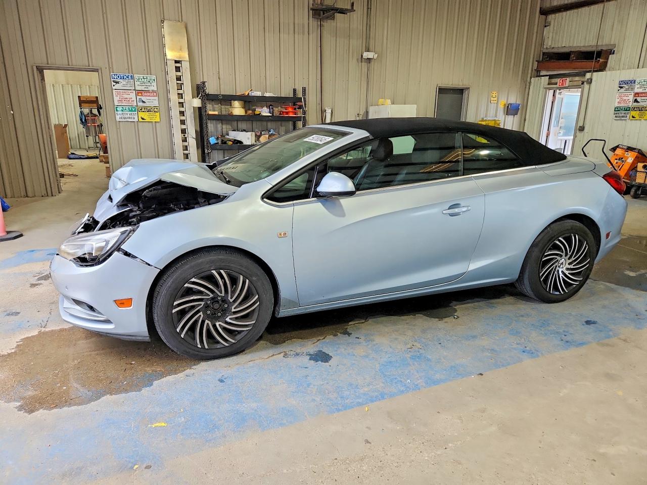 2018 Buick Cascada Premium, VIN W04WH3N55JG061694 — Front end