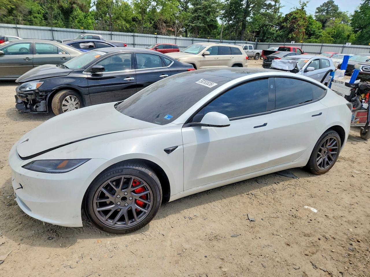 2026 Tesla Model 3 Premium, VIN 5YJ3E1EA1TF162781 — Перед