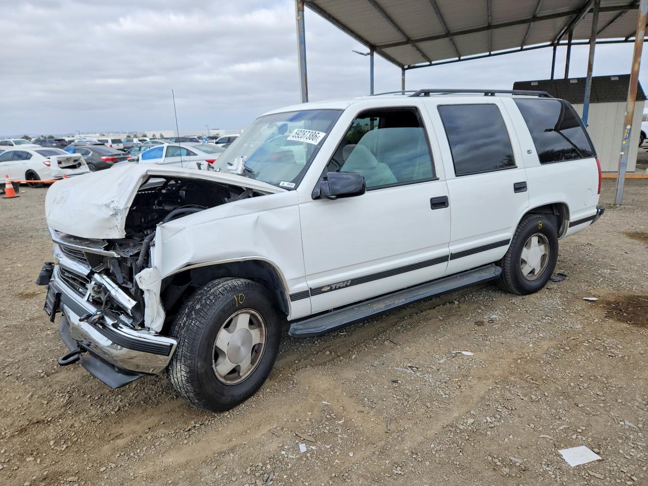 1999 Chevrolet Tahoe, VIN 1GNEK13R8XJ536612 — Front end
