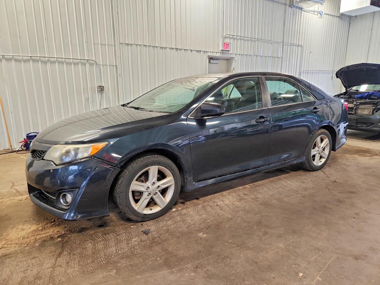 2014 Toyota Camry LE, VIN 4T1BF1FK7EU364675 — Град