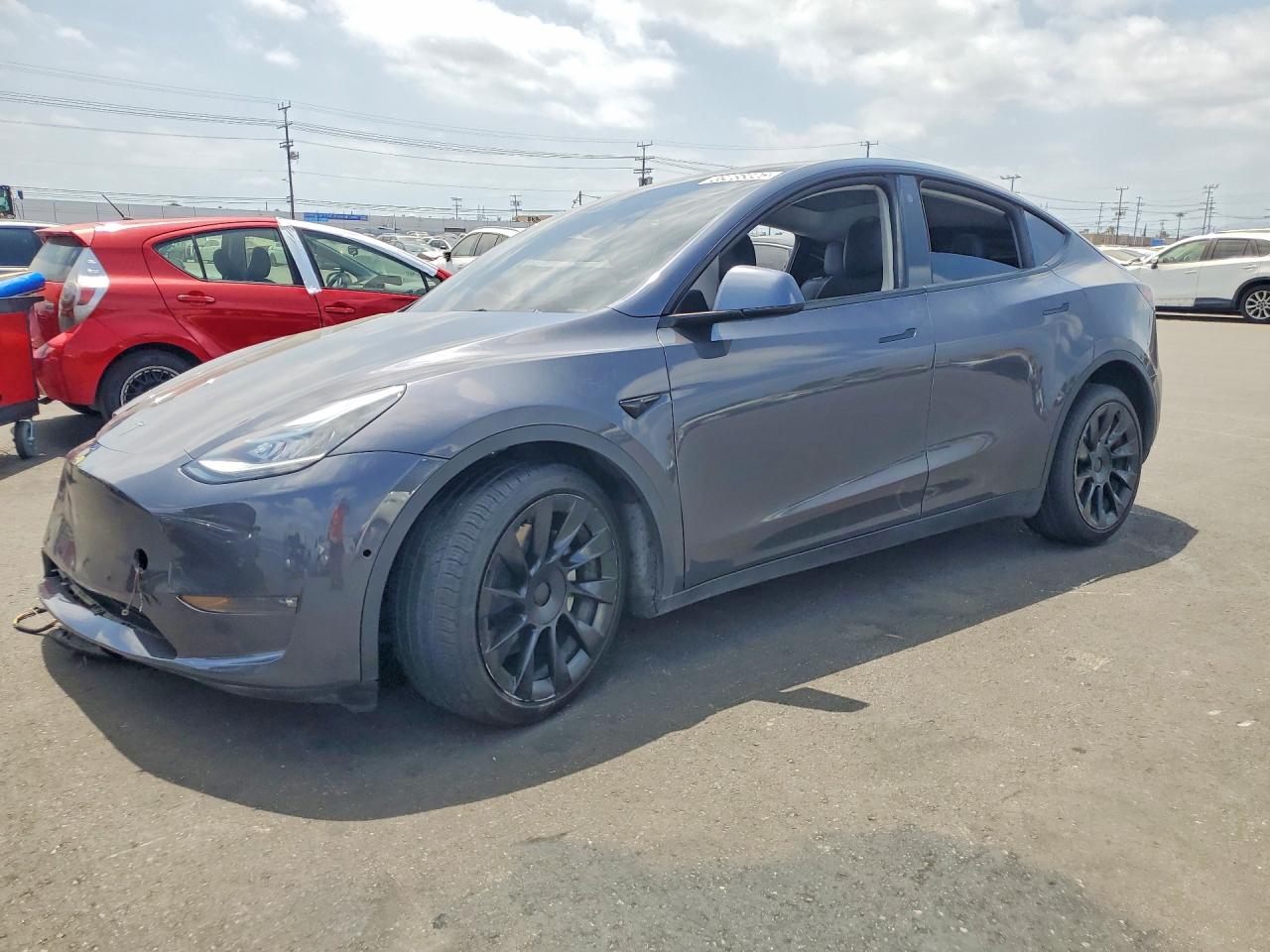 2022 Tesla Model Y Long Range, VIN 7SAYGDEE7NF369878 — Front end