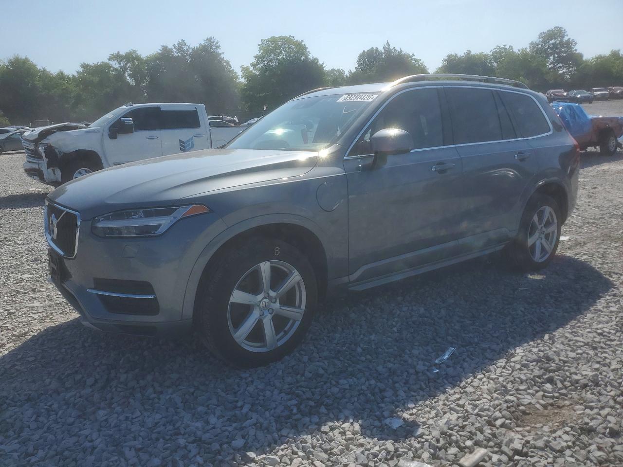 2016 Volvo XC90 T8 Momentum, VIN YV4BC0PKXG1087754 — Бок