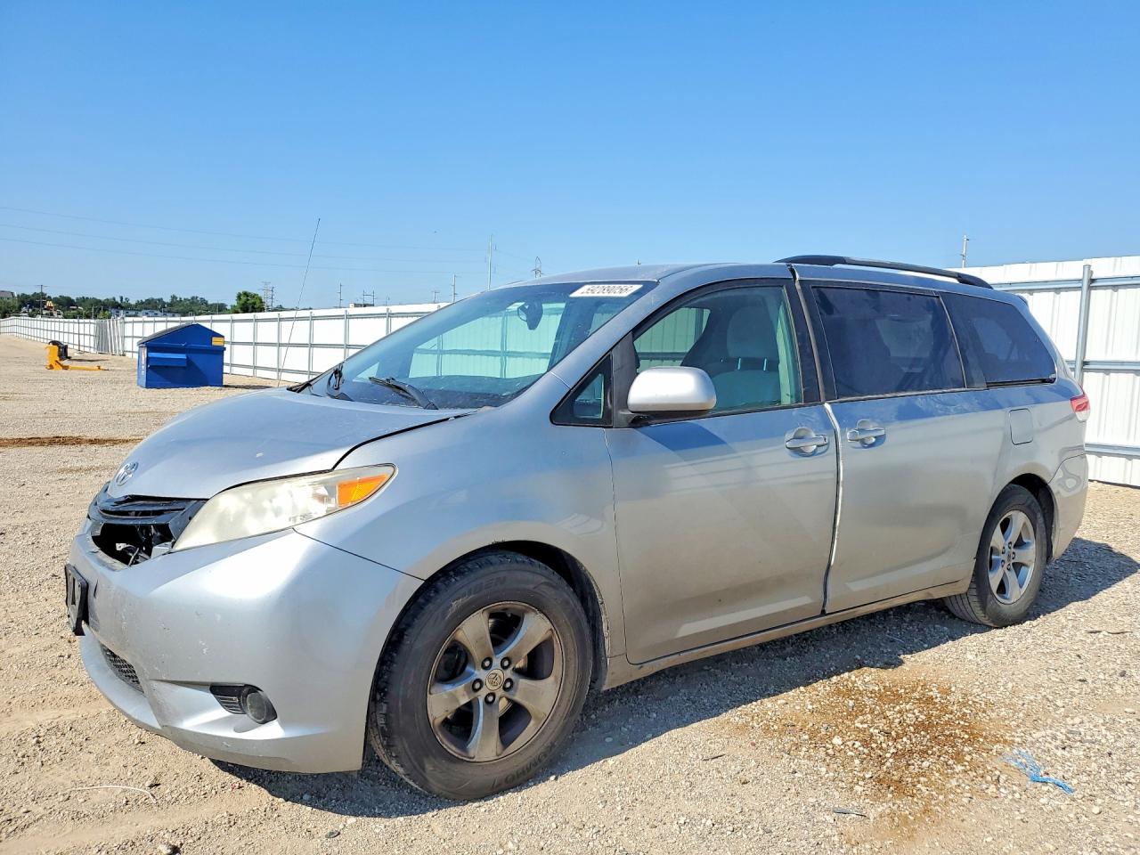2011 Toyota Sienna LE, VIN 5TDKK3DC3BS072593 — Front end