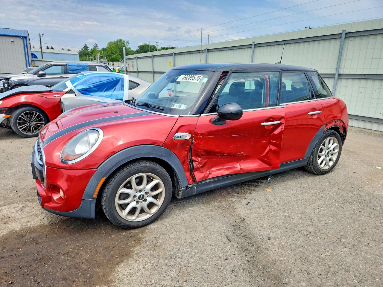 2015 MINI Hardtop 4 Door S, VIN WMWXU3C59F2B59401 — Side
