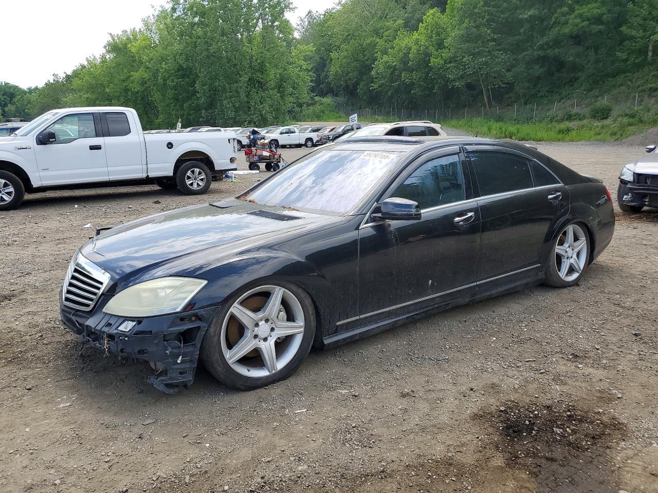 2010 Mercedes-Benz S 550, VIN WDDNG8GB2AA329615 — Front end