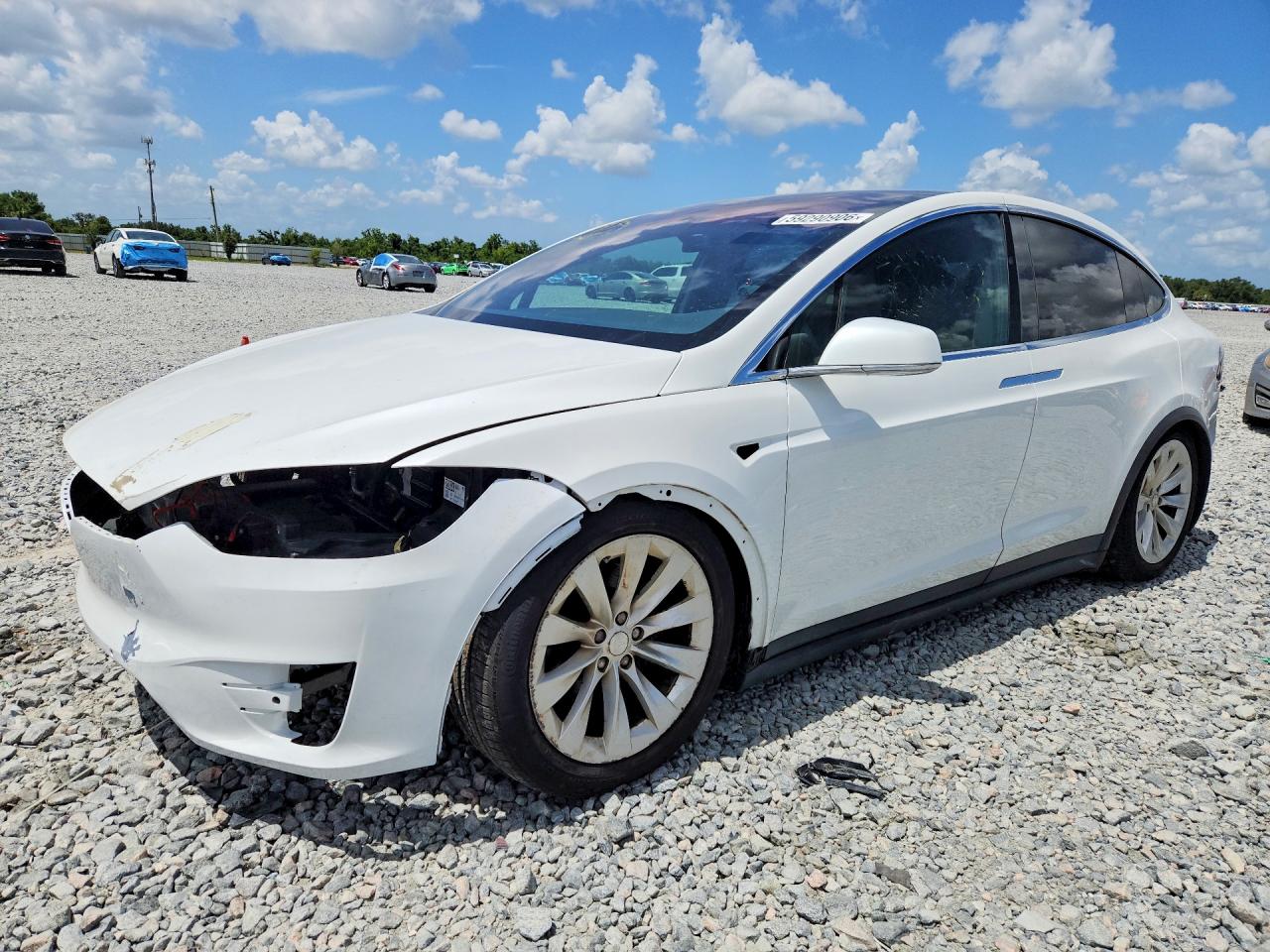 2016 Tesla Model X 70D, VIN 5YJXCBE2XGF027827 — Front end