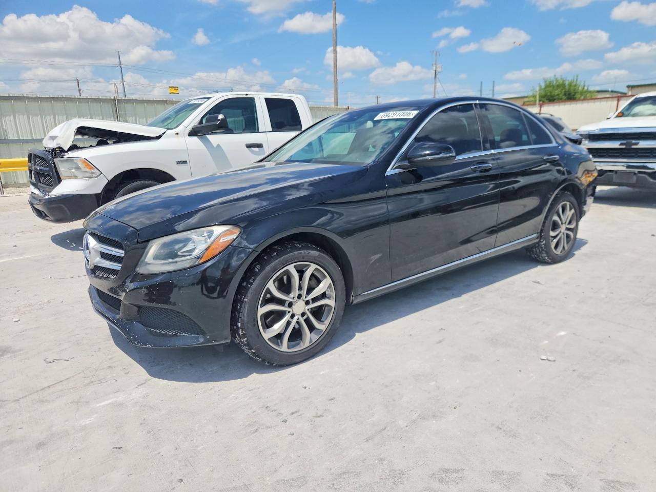 2016 Mercedes-Benz C 300, VIN WDDWF4KB3GR131675 — Зад