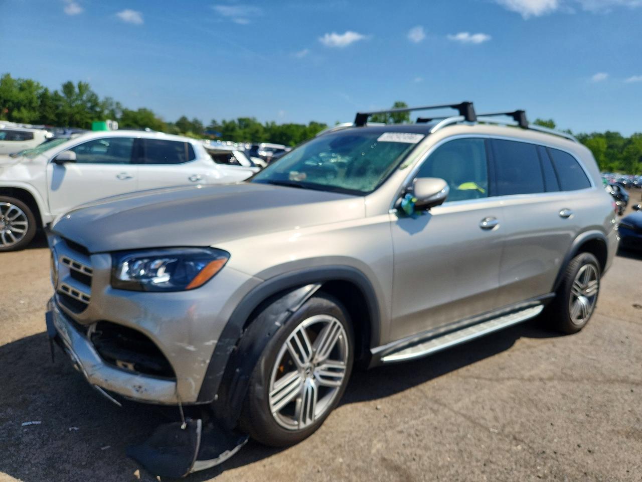 2022 Mercedes-Benz GLS 450, VIN 4JGFF5KE7NA580665 — Front end
