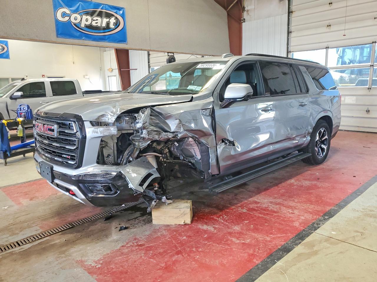 2025 GMC Yukon XL, VIN 1GKS2HRD6SR405435 — Бок