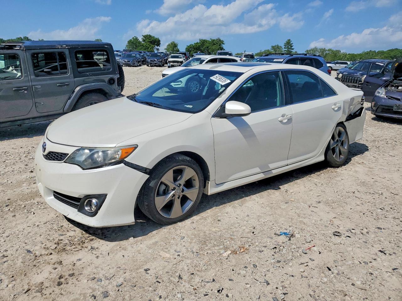 2014 Toyota Camry LE, VIN 4T1BF1FK2EU402586 — Rear end