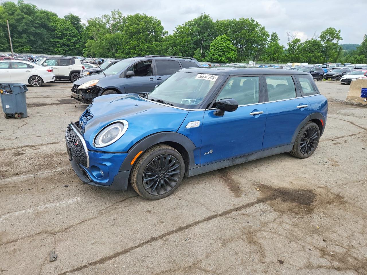2022 MINI Clubman Cooper S, VIN WMWXJ1C08N2P83025 — Перед