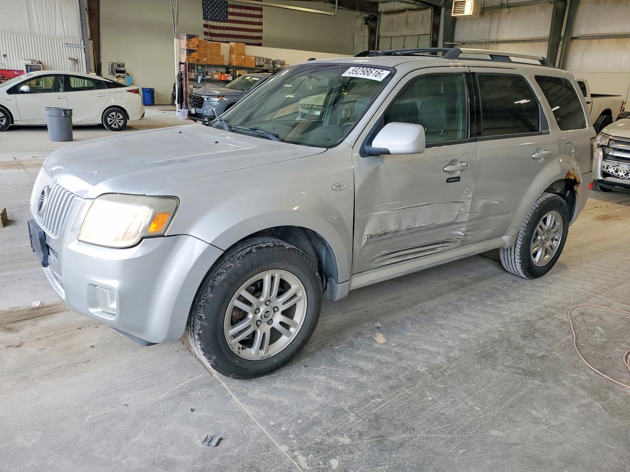 2008 Mercury Mariner Premier, VIN 4M2CU97138KJ42700 — Side