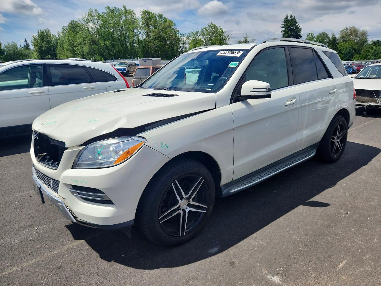 2013 Mercedes-Benz M 350, VIN 4JGDA5HB8DA255704 — Front end