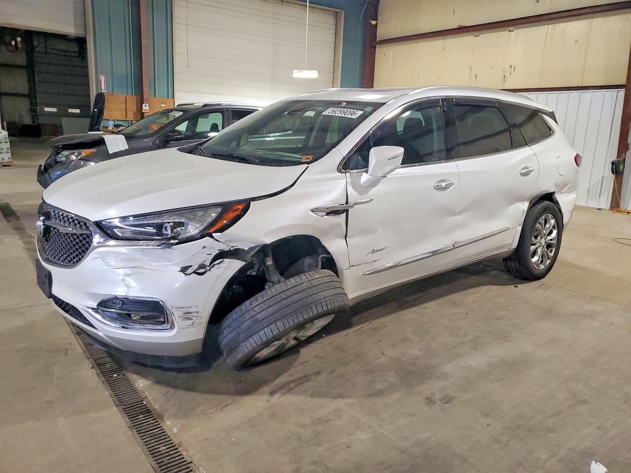 2019 Buick Enclave Avenir, VIN 5GAEVCKW8KJ177002 — Перед