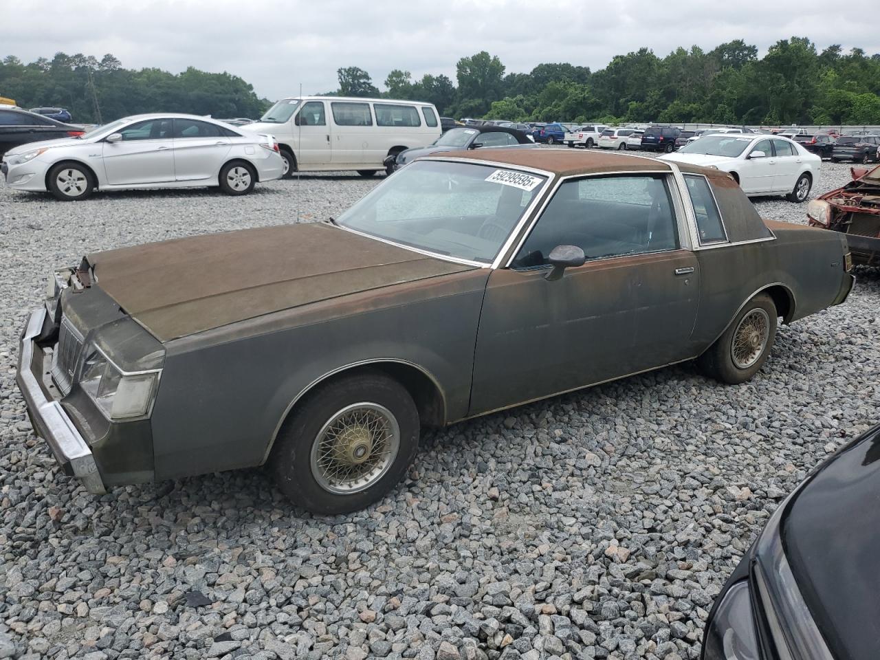1985 Buick Regal, VIN 1G4GJ47A1FH449016 — Перед