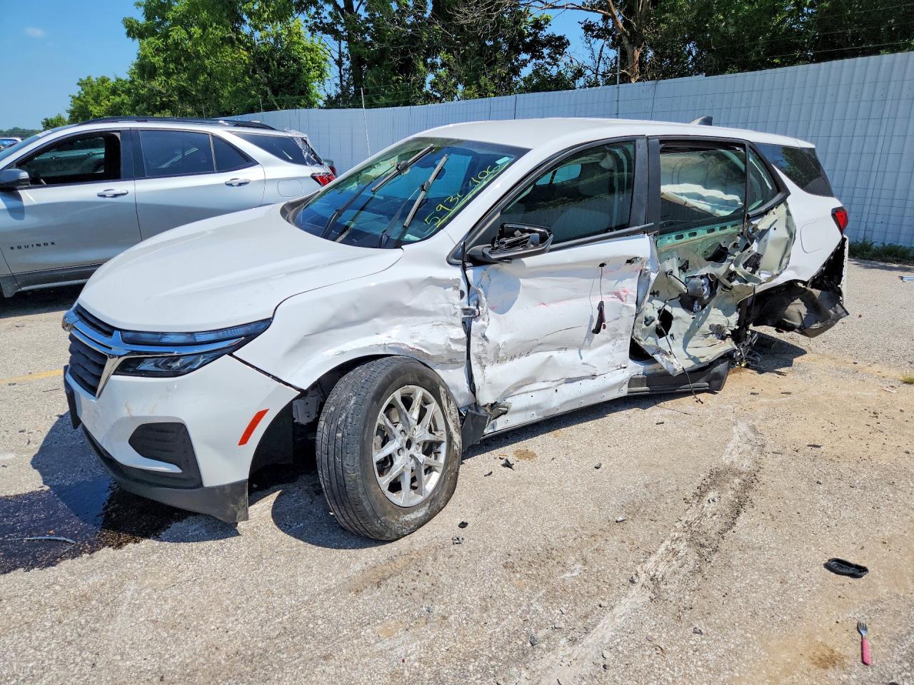 2023 Chevrolet Equinox LS, VIN 3GNAXHEG5PL223045 — Side
