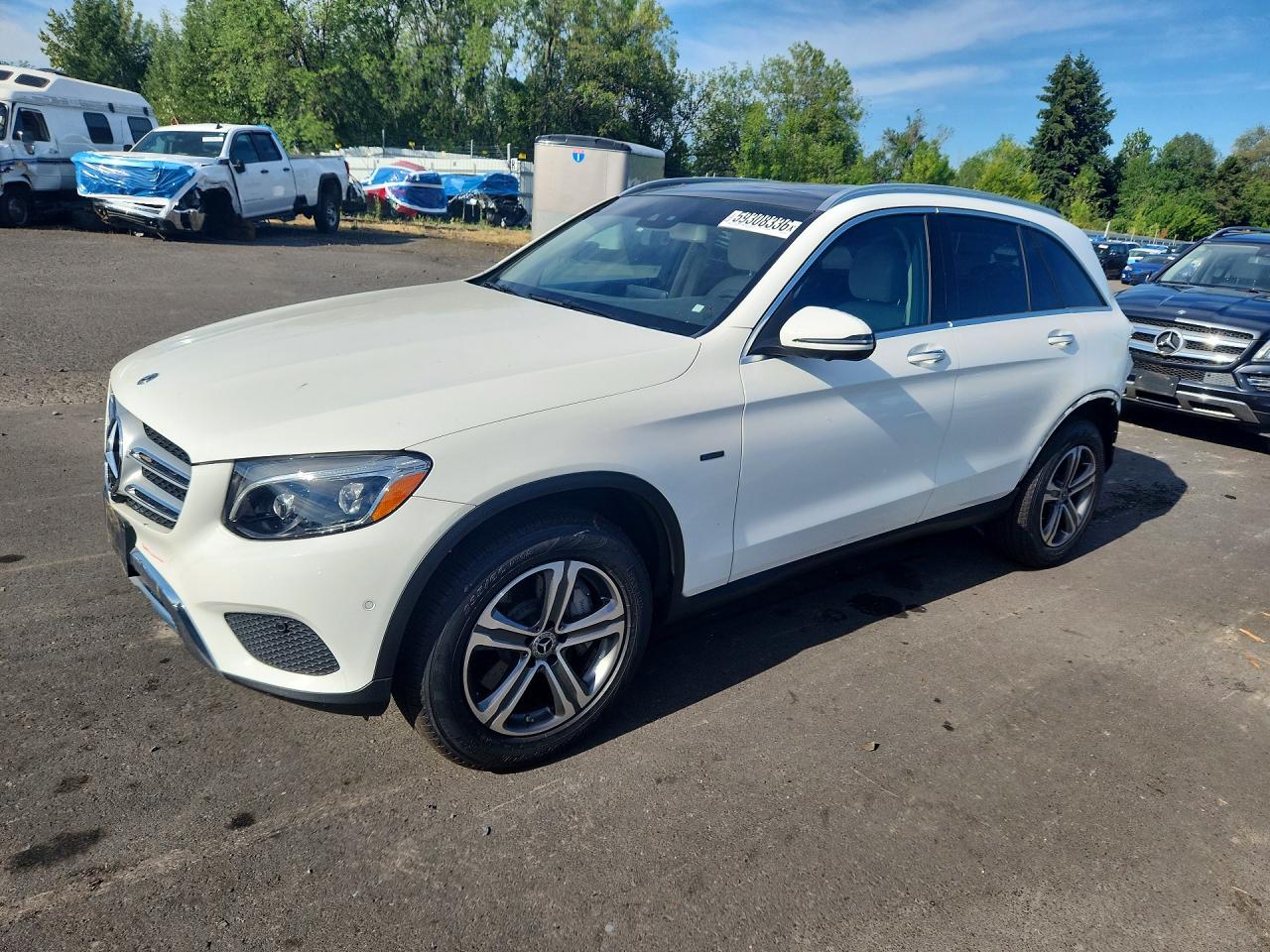 2019 Mercedes-Benz GLC 350e, VIN WDC0G5EBXKF546284 — Front end