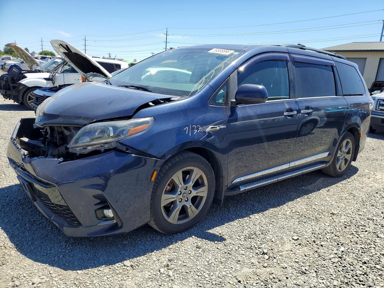 2019 Toyota Sienna SE Premium, VIN 5TDEZ3DC8KS211383 — Перед
