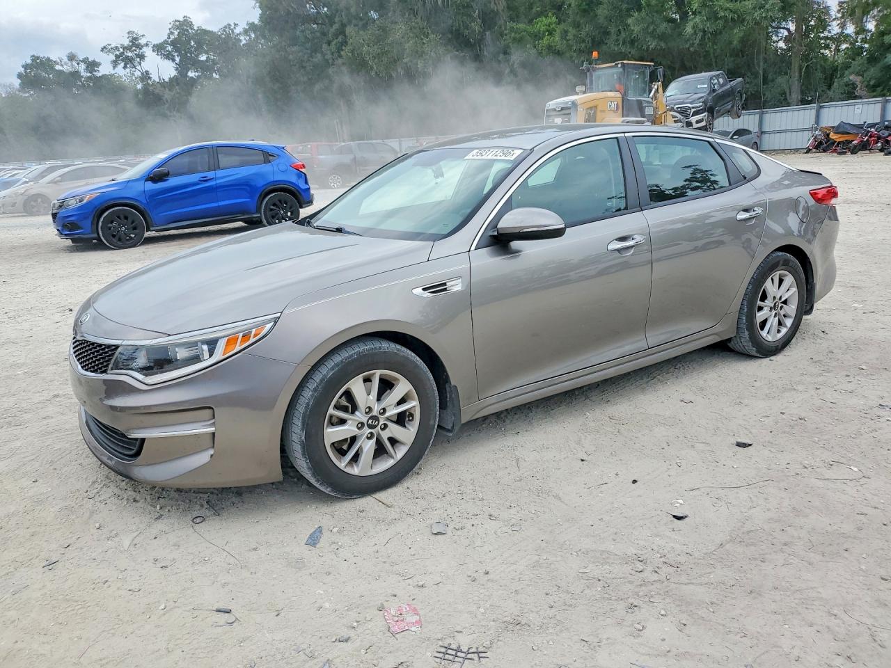 2017 Kia Optima LX, VIN 5XXGT4L33HG125331 — Зад