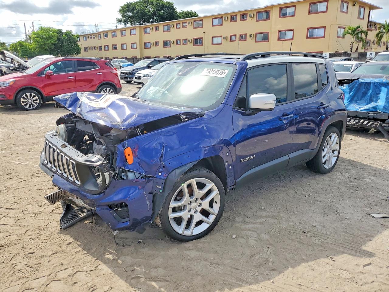 2021 Jeep Renegade Latitude, VIN ZACNJCBB7MPM43262 — Front end