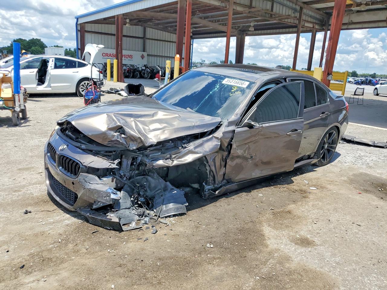 2015 BMW 3 Series 320i xDrive, VIN WBA3C3C55FP664434 — Front end