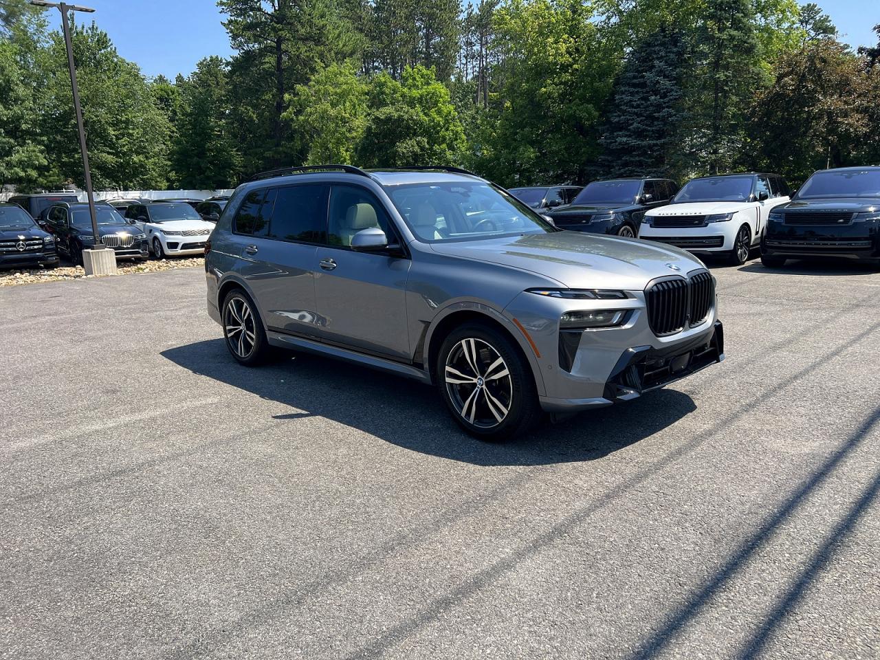 2023 BMW X7 xDrive40i, VIN 5UX23EM00P9P15677 — Minor dents and scratches