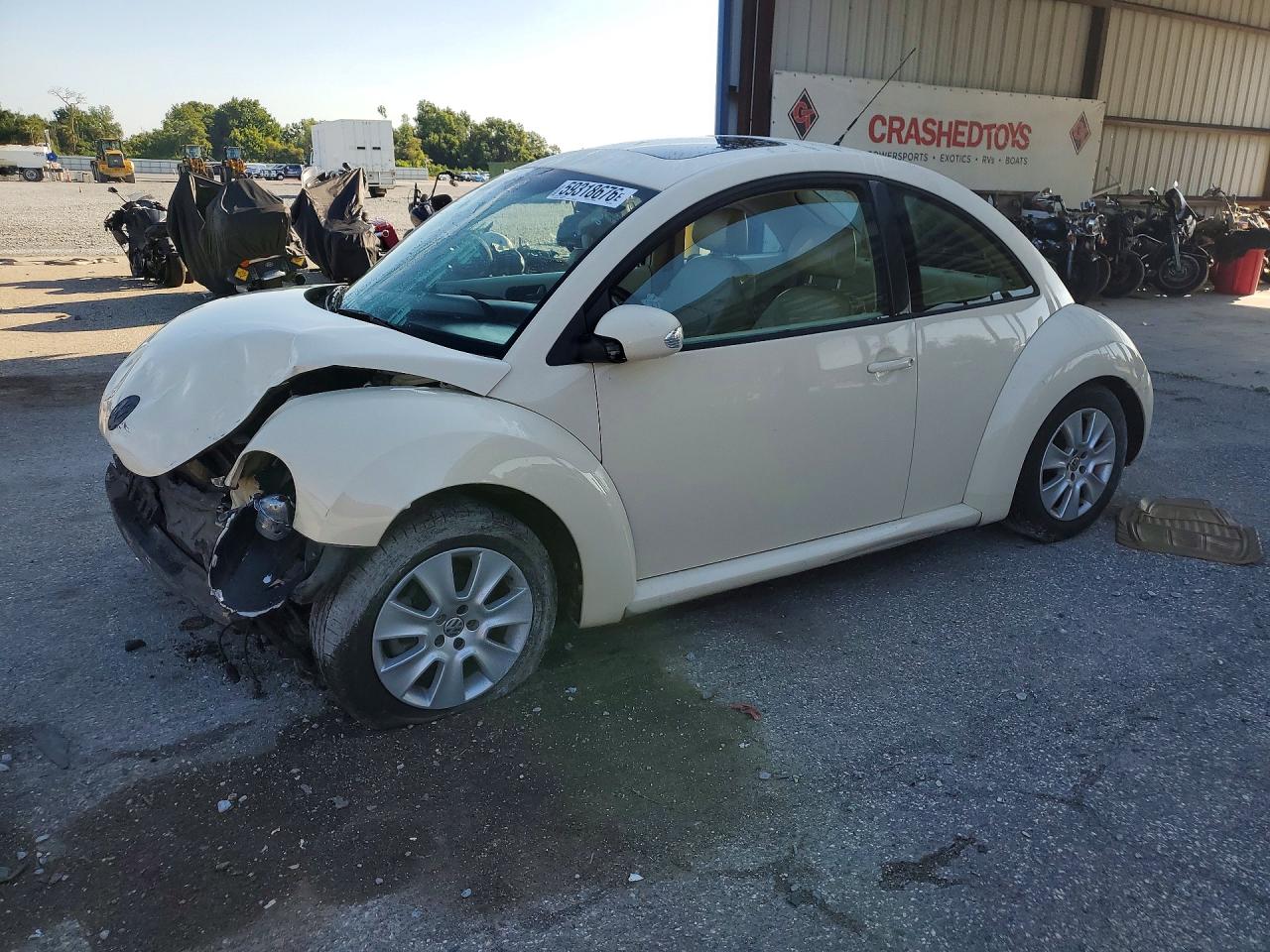 2008 Volkswagen Beetle S, VIN 3VWRW31C68M500301 — Front end