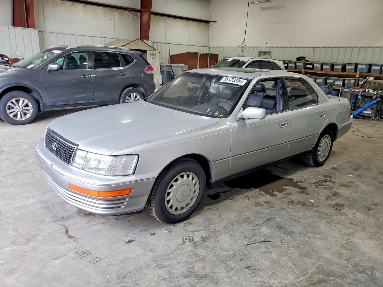 1992 Lexus LS 400, VIN JT8UF11E3N0112605 — Engine fire