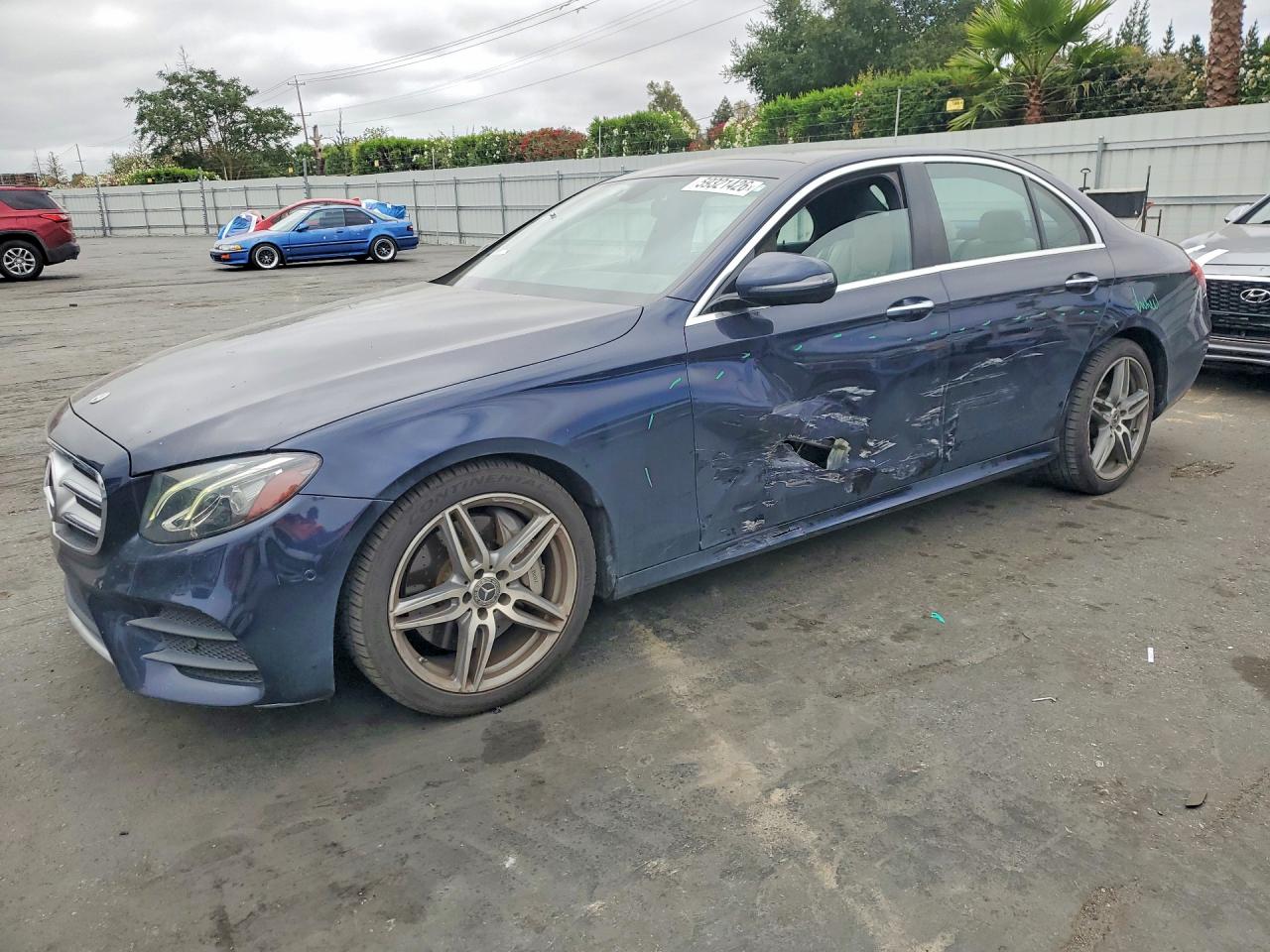 2018 Mercedes-Benz E 300, VIN WDDZF4JB9JA456769 — Бок