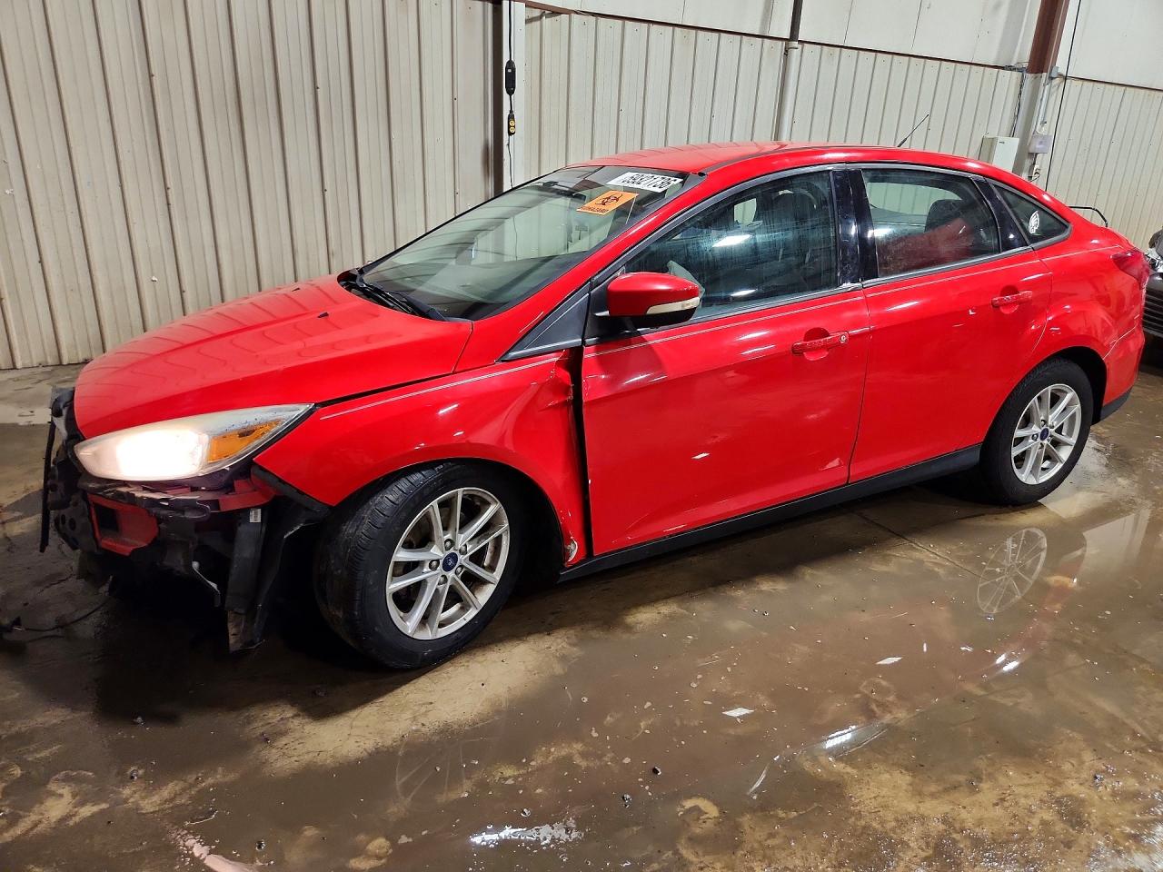 2016 Ford Focus SE, VIN 1FADP3F22GL290652 — Front end