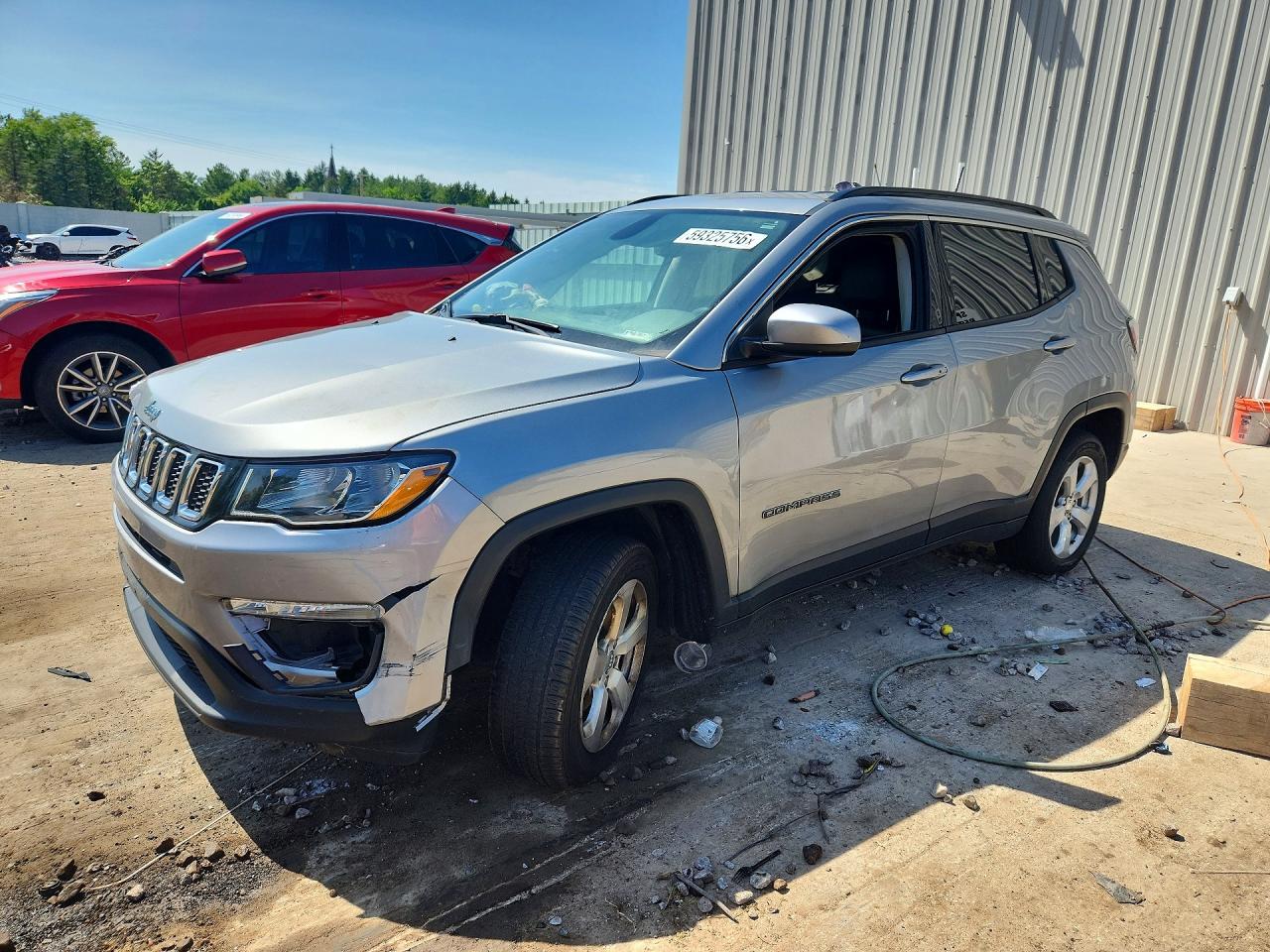 2019 Jeep Compass Latitude, VIN 3C4NJDBBXKT714393 — Front end